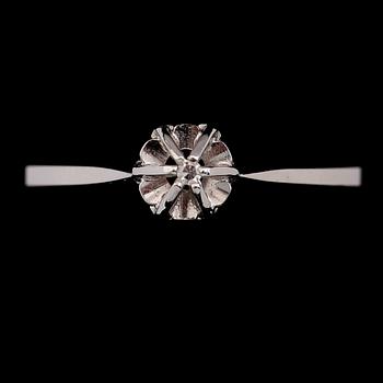 HÄNGE MED KEDJA, RING samt ÖRHÄNGEN, 1 par, 18 k vitguld med diamanter. Total vikt ca 6 gram.