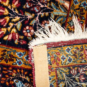 Carpet Kirman semi-antique figural approx. 263x147 cm.