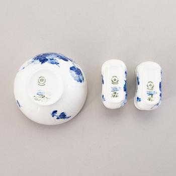 ROYAL COPENHAGEN, A 40-piece set of 'Blå Blomst" tablewear, second half of the 20th century.