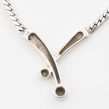 Necklace 9K white gold with brilliant-cut diamonds.