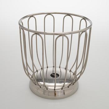 Alessi, a set of three serving bowls '370' and '845', Italy.