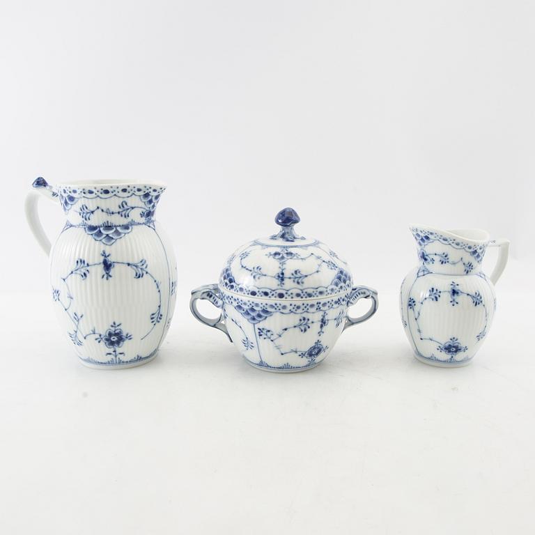 Royal Copenhagen, servis, 92 delar, "Musselmalet halvblonde" , Royal Copenhagen, Danmark.