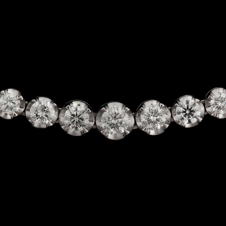 A brilliant-cut diamond straightline necklace.