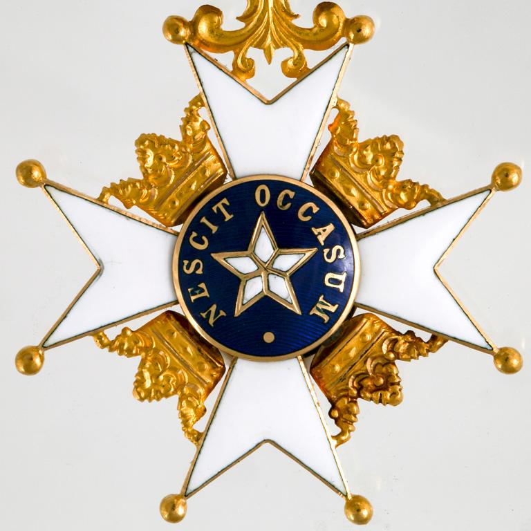 Royal Order of the Polar star. 18K gold and enamel, 1970.