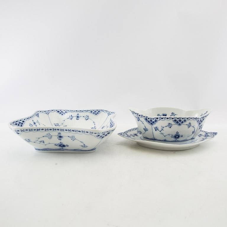 Royal Copenhagen, servis, 92 delar, "Musselmalet halvblonde" , Royal Copenhagen, Danmark.