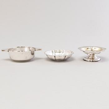 MALJOJA, 2 kpl, hopeaa, ja pikari, Wien Sheffield Kiina tms. Uushopea tarjotin, Ei huutokauppaan.