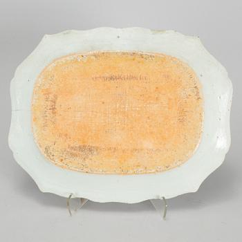 Two blue and white serving dishes and a bowl, Qing dynasty, Qianlong (1736-95).