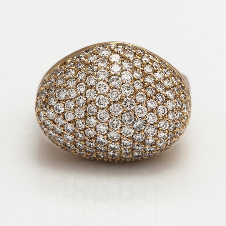 H Stern, "Golden stone", an 18K gold ring with ca. 1.93 ct of diamonds.