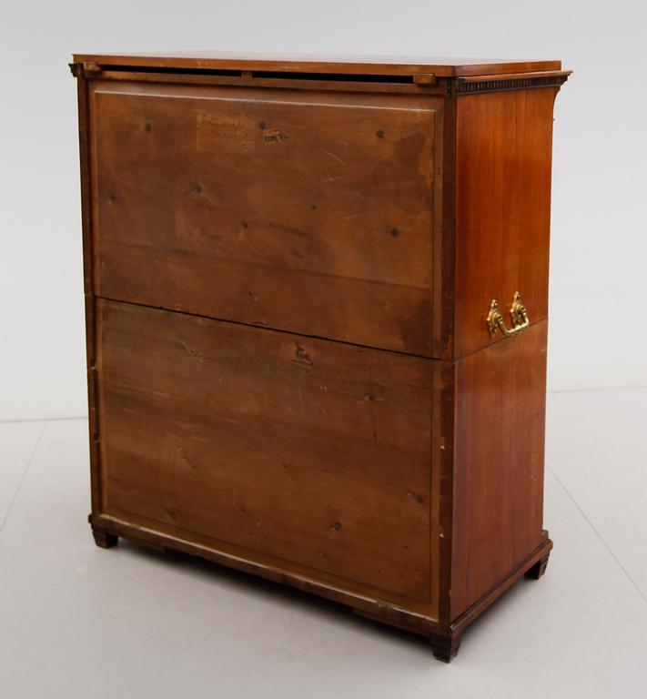 CHIFFONJÉ, sengustaviansk, 1800-talets början.