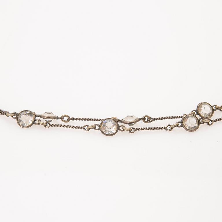 Necklace, silver with crystals.