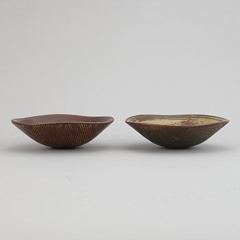 Axel Salto, a set of two stoneware bowls for Royal Copenhagen, Denmark.