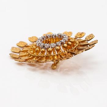 Tapio Wirkkala, "Sun", an 18K gold brooch with diamonds ca 0.13 ct in total. Kultakeskus, Hämeenlinna 2000.