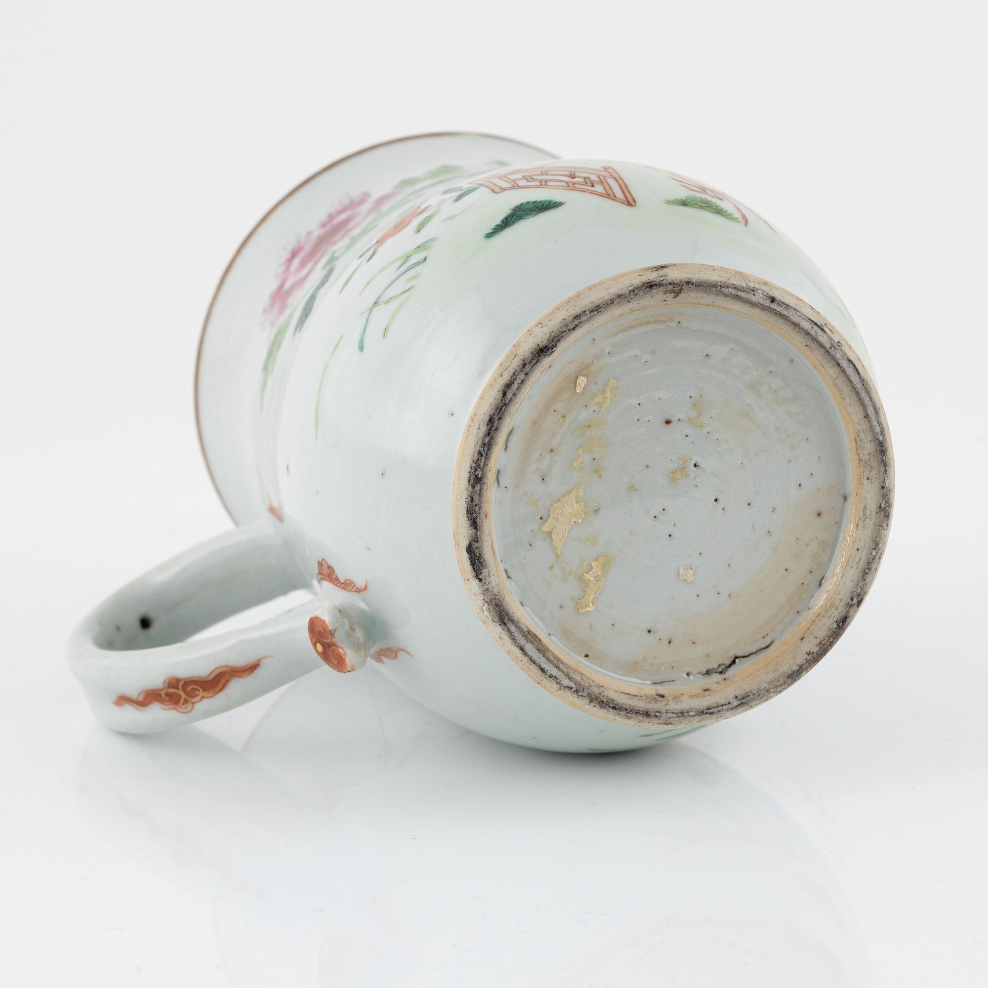Mugg, porslin, Kina, Qianlong (1736-95).