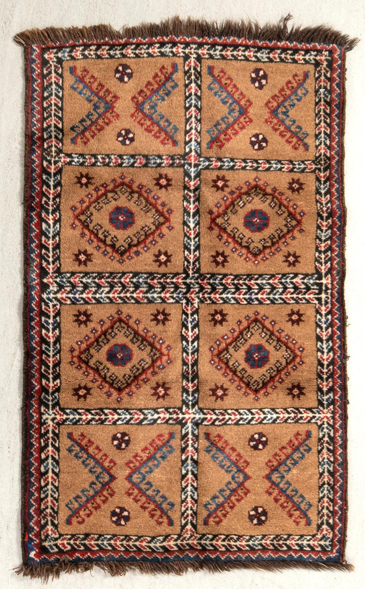 Bönematta Beludj antik ca 99x61 cm.