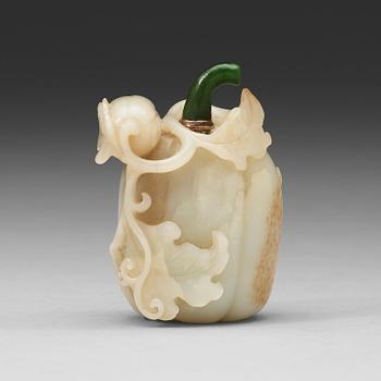 48. A nephrite snuff bottle with stopper in the shape of a melon, Qing dynasty (1644-1912).