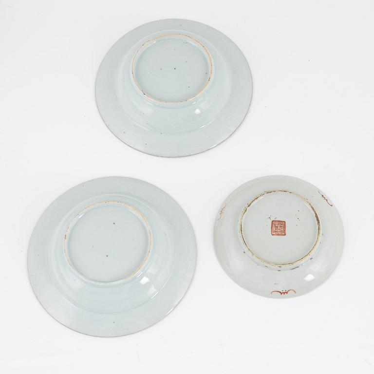 Two pairs of famille rose cups, a bowl, a small dish and a pair of deep dishes, Qing dynasty, 18th/19th century.