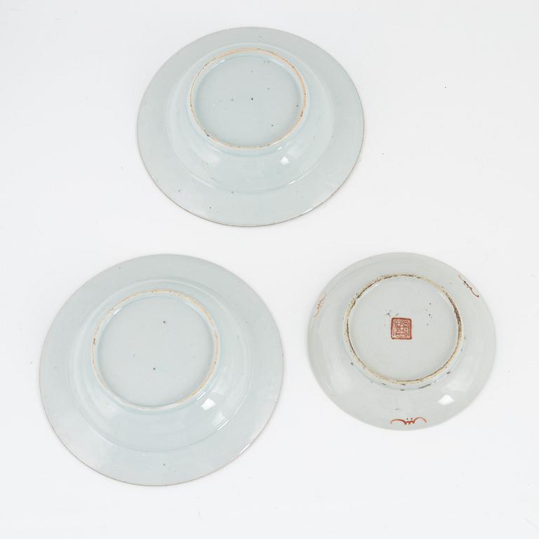 Two pairs of famille rose cups, a bowl, a small dish and a pair of deep dishes, Qing dynasty, 18th/19th century.