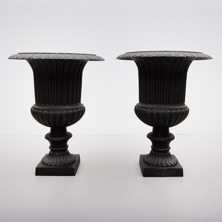 TRÄDGÅRDSURNOR, 1 par, sent 1900-/2000-tal.