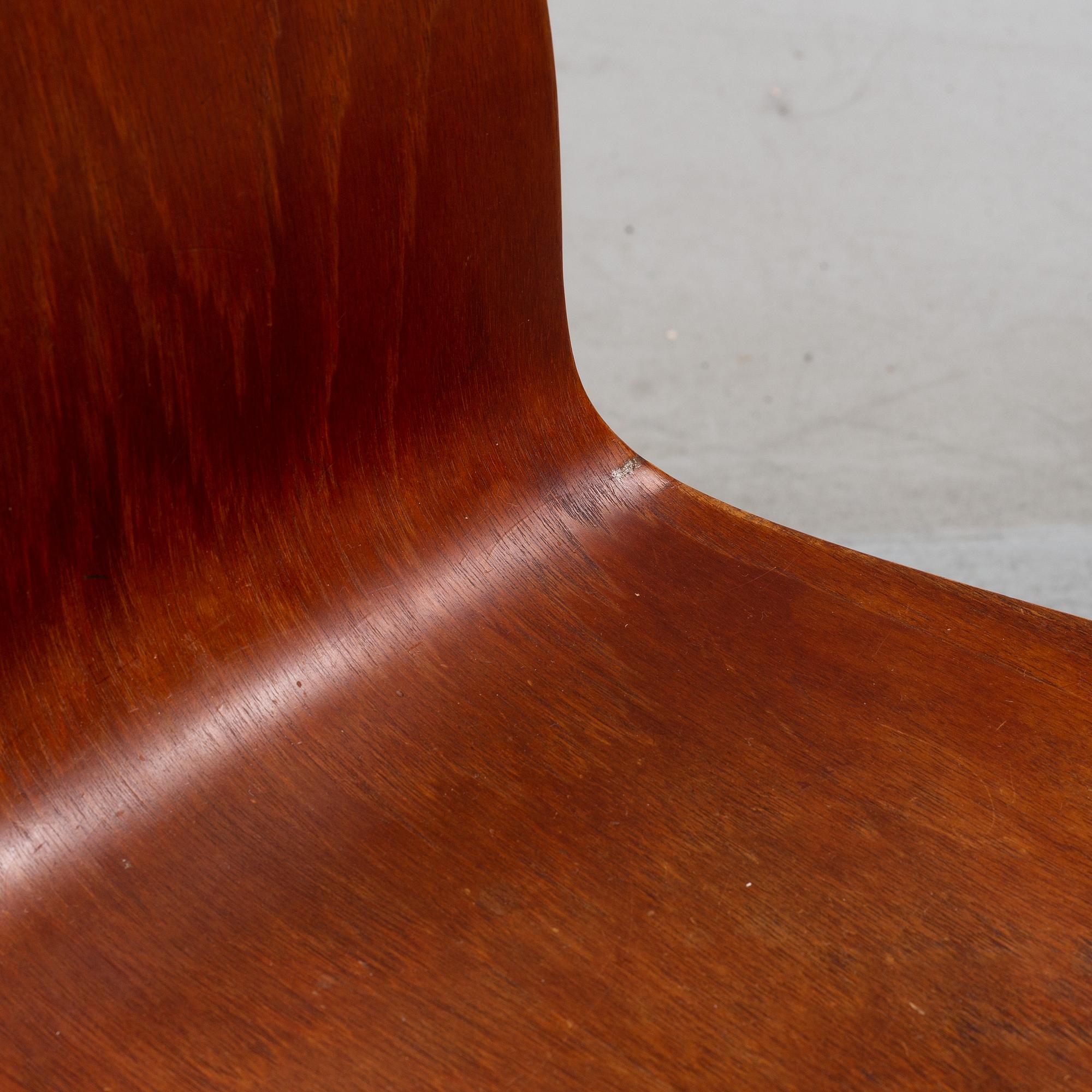 Arne Jacobsen, stolar, ett par, "Tungan", Fritz Hansen, Danmark, 1950-tal.
