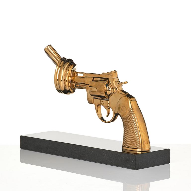 Carl Fredrik Reuterswärd, "Non Violence Knotted Gun".