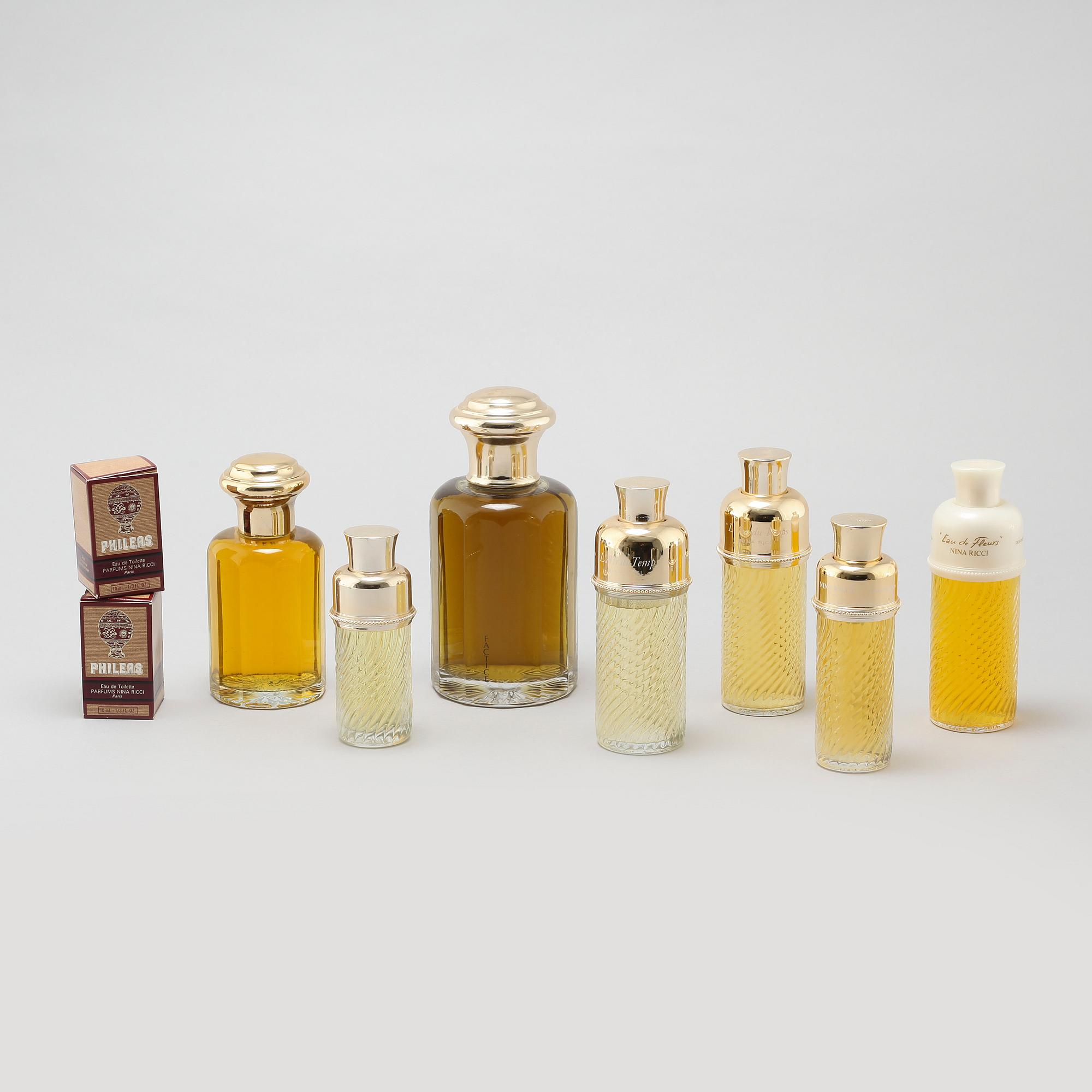 NINA RICCI, seven factices and two perfumbottles.