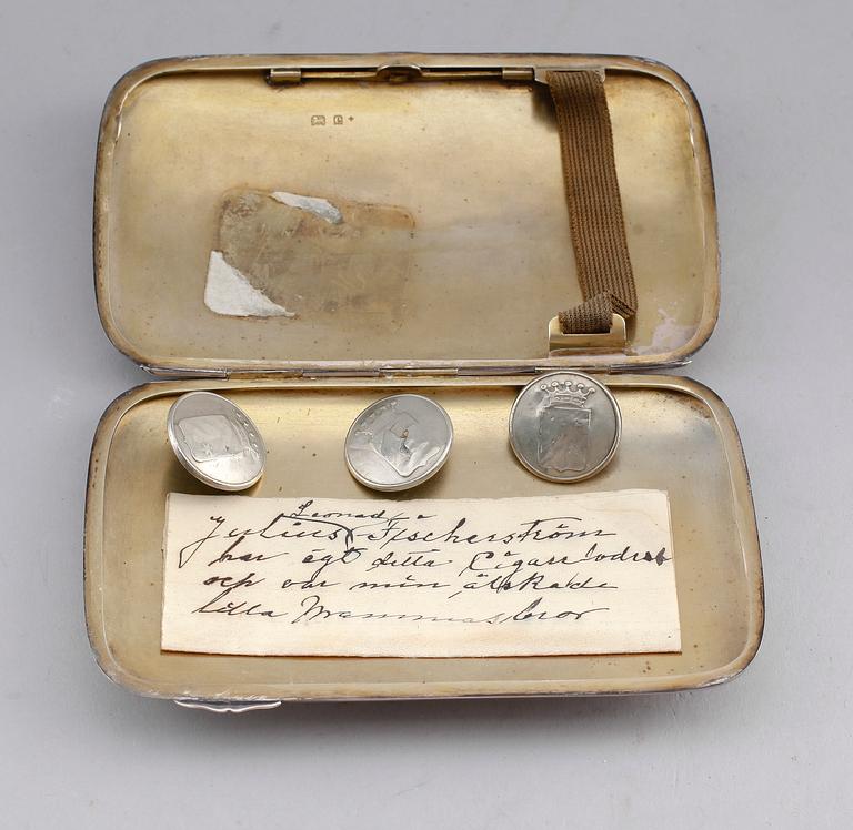 CIGARRETUI, silver, Birmingham 1904. Vikt ca 208 g.