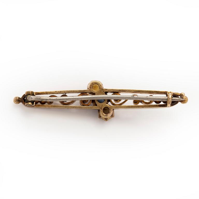 Brooch, mabe pearls, blue glass, 14K (56) gold. St Petersburg.