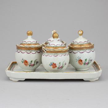 An export porcelain famille rose dinner service, Qing dynasty, Qianlong (1736-1795). (24 pieces).