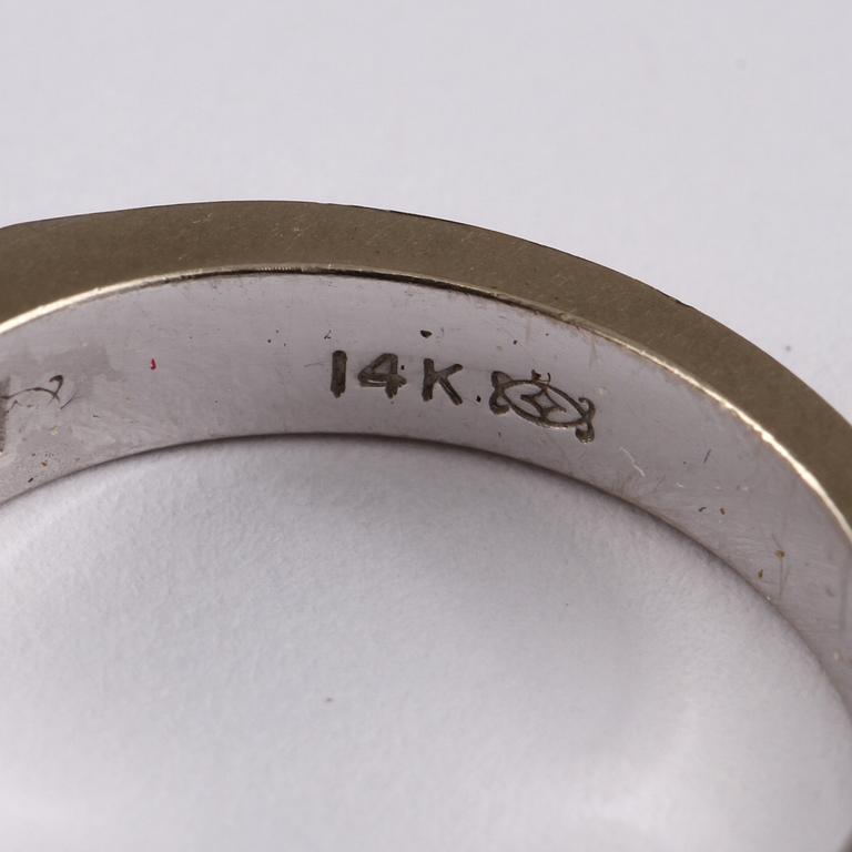 RING, 14k vitguld med prinsesslipade diamanter, totalt 1.00 ct. Vikt 5 g.