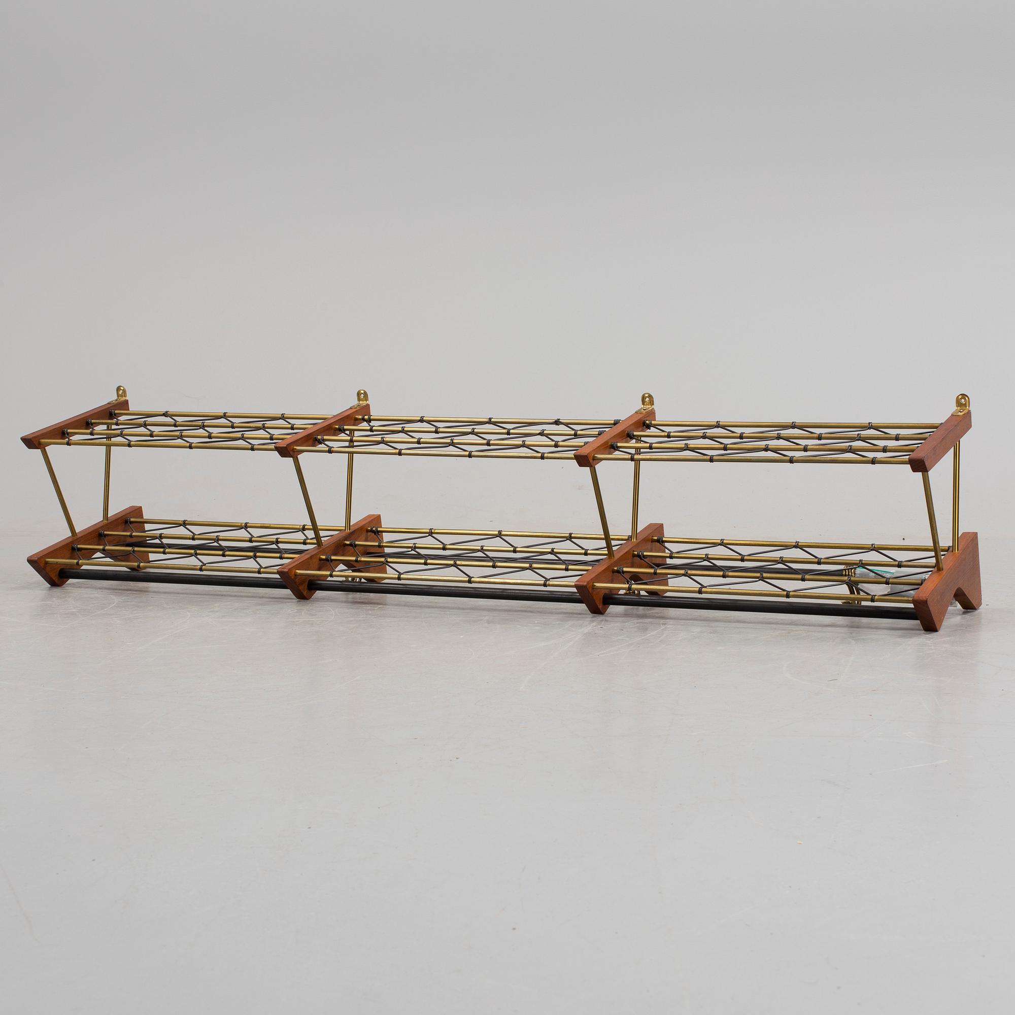 HATTHYLLA, mässing och teak, omkring 1900-talets mitt.