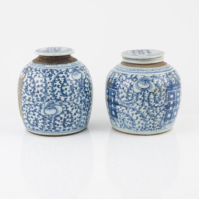 A set of two blue and white jars with covers, late Qing dynasty, circa 1900.