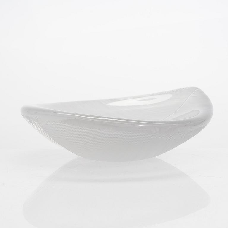 Tapio Wirkkala, art glass 'Lehti' (Leaf) bowl, model 3337, signed Tapio Wirkkala Iittala -56.