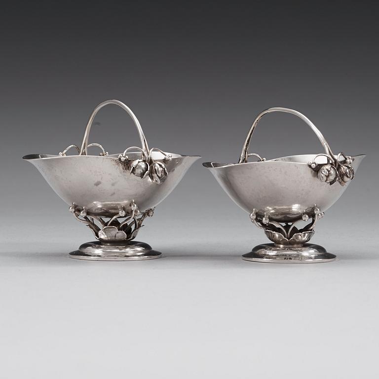 GEORG JENSEN, skålar, ett par, Köpenhamn ca 1915-21, design nr 235,