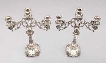 KANDELABRAR, 1 par, nysilver, omkring år 1900.