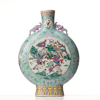 A large famille rose moon flask, late Qing dynasty, 19th Century.