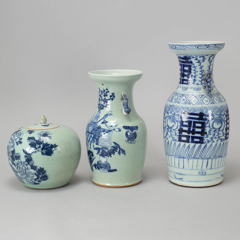 Three blue and white vases, Qing dynasty, late 19th/early 20th century.