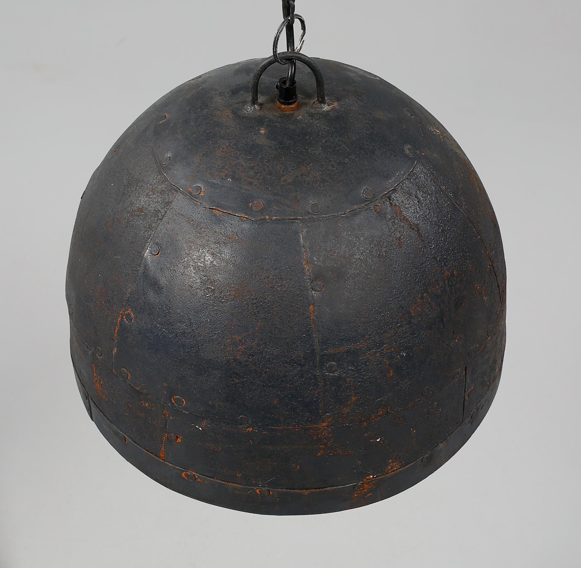 TAKLAMPA, industrimodell, omkring år 2000. Höjd 25 cm exkl kedja.