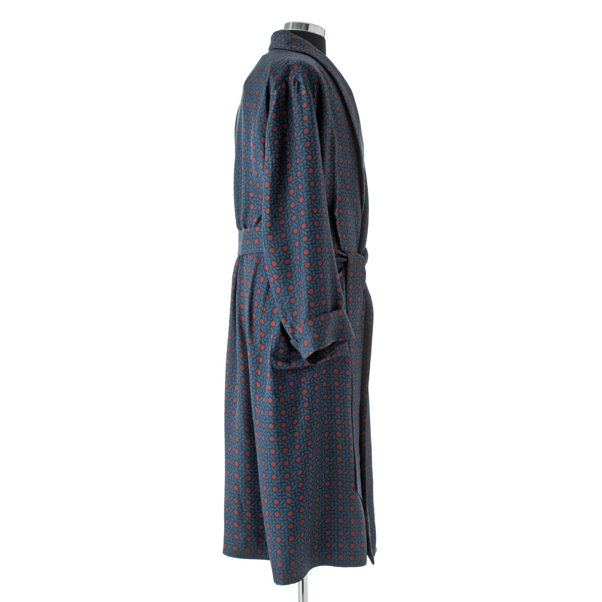 HERMÈS, a blue silk dressing gown.