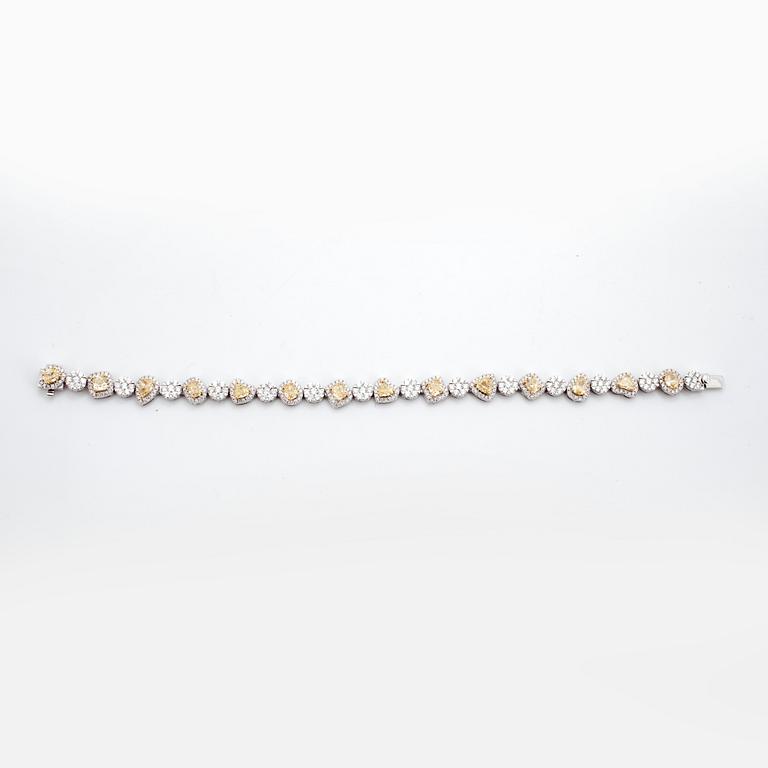 A bracelet with 14 Fancy Yellow and 333 brilliant cut diamonds total carat weight ca 8.82 cts. Quality ca G-H/VS-SI.