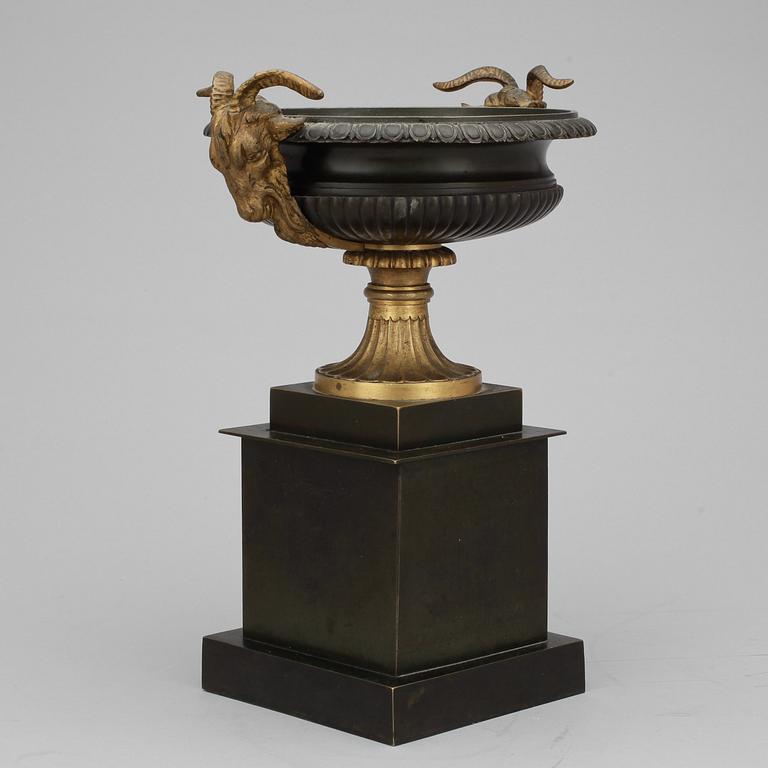 TAZZA, brons, empire, 1800-talets första hälft.