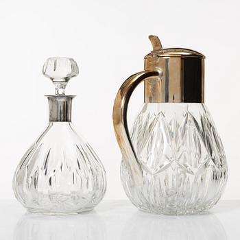 Karaffer, 2 st, Tyskland, varav en med montering i silver, 1900-tal.