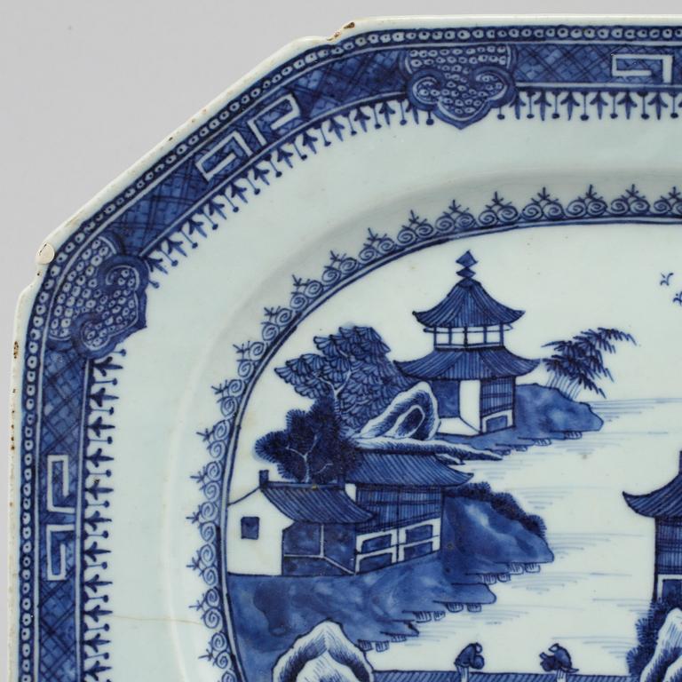 STEKFAT, porslin, Kina, sent 1700-tal/tidigt 1800-tal.