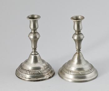 LJUSSTAKAR, 2 st snarlika, tenn, gustavianska, Mathias Rundquist resp Fredrik Ahlman, 1780-tal.