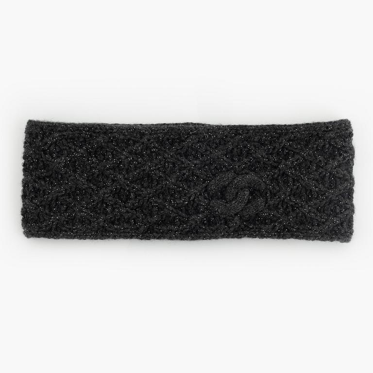 Chanel, a grey cashmere and wool headband.