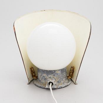An industrial wall light, manufacturer Sähköliikkeiden Oy (SLO), Finland 1930s-1940s.