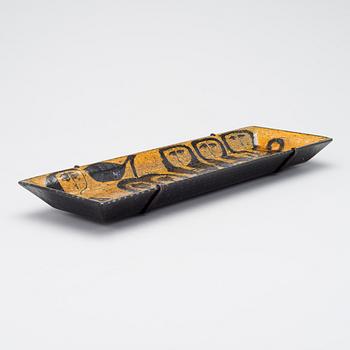 BIRGER KAIPIAINEN, A CERAMIC DISH. Dinner for four. Signed Kaipiainen, "R" (Rörstrand). 1950s.