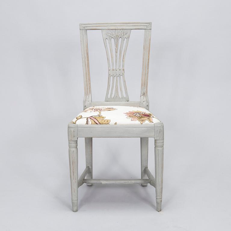 Skrivbord, gustaviansk stil, 1900-tal och stol, gustavianskt provinsarbete, 1700-talets slut.