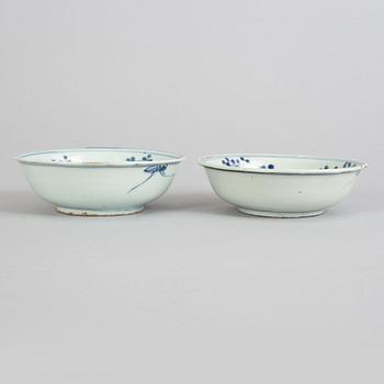 Two blue and white bowls, Ming dynasty, Wanli (1572-1620).