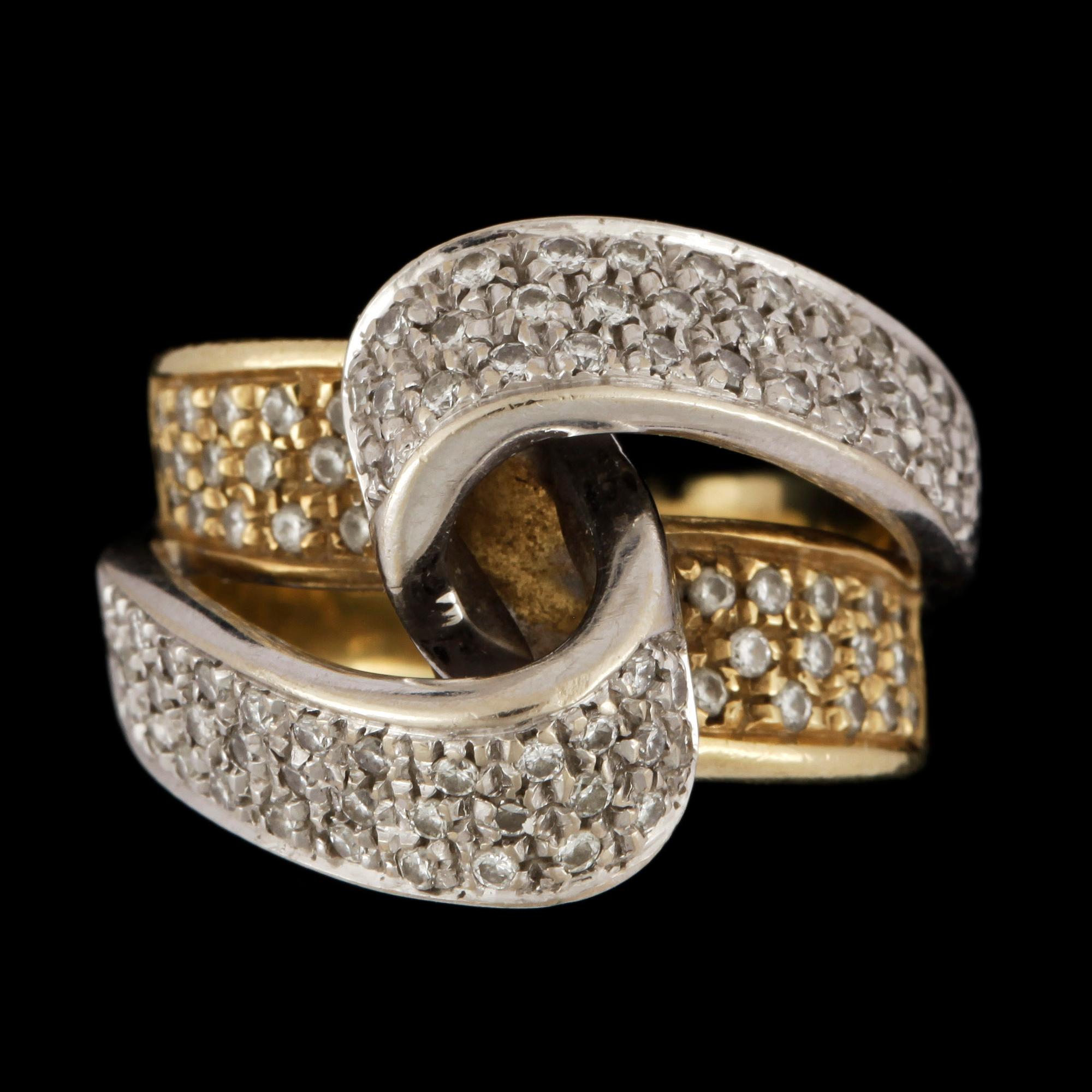 RING, 18k guld samt vitguld med små briljantslipade diamanter. Vikt ca 14,8 gram.