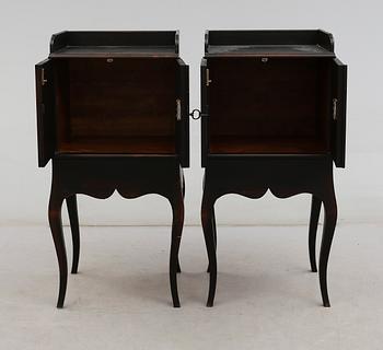 SÄNGBORD, 1 par, rokokostil, för Nationalmuseum, 1900-talets andra hälft.